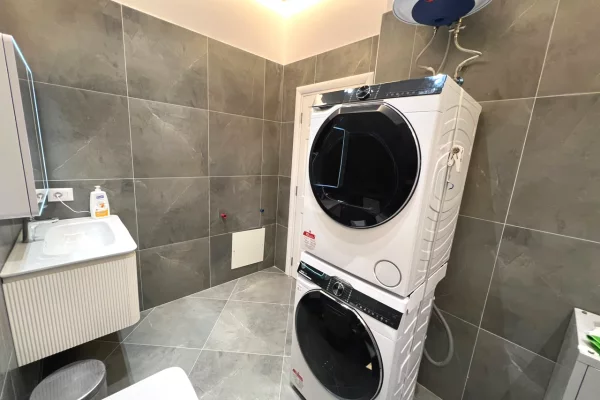 Shtepi me qera Apartament ne Tirane, 1+1, Mobilimi E mobiluar, Pagesa 1,000  Euro.
