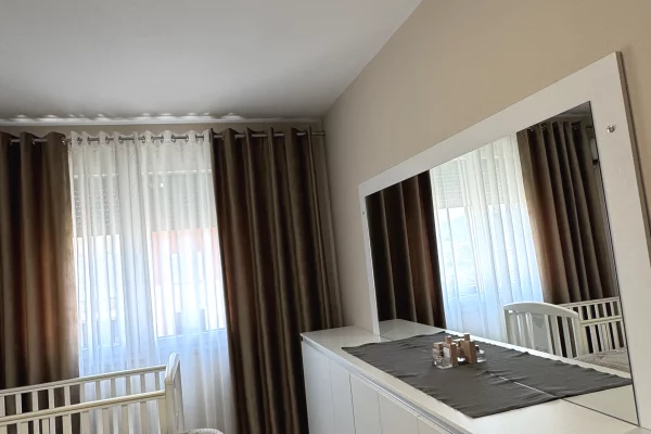 Shtepi me qera Apartament ne Tirane, 2+1, Mobilimi E mobiluar, Pagesa 850  Euro.