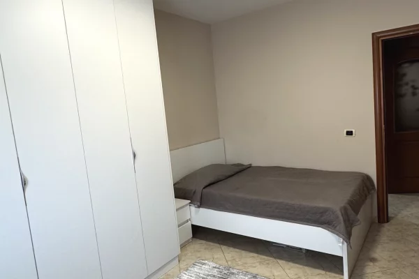 Shtepi me qera Apartament ne Tirane, 2+1, Mobilimi E mobiluar, Pagesa 850  Euro.