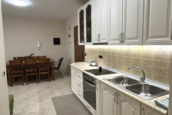 Shtepi me qera Apartament ne Tirane, 2+1, Mobilimi E mobiluar, Pagesa 850  Euro.