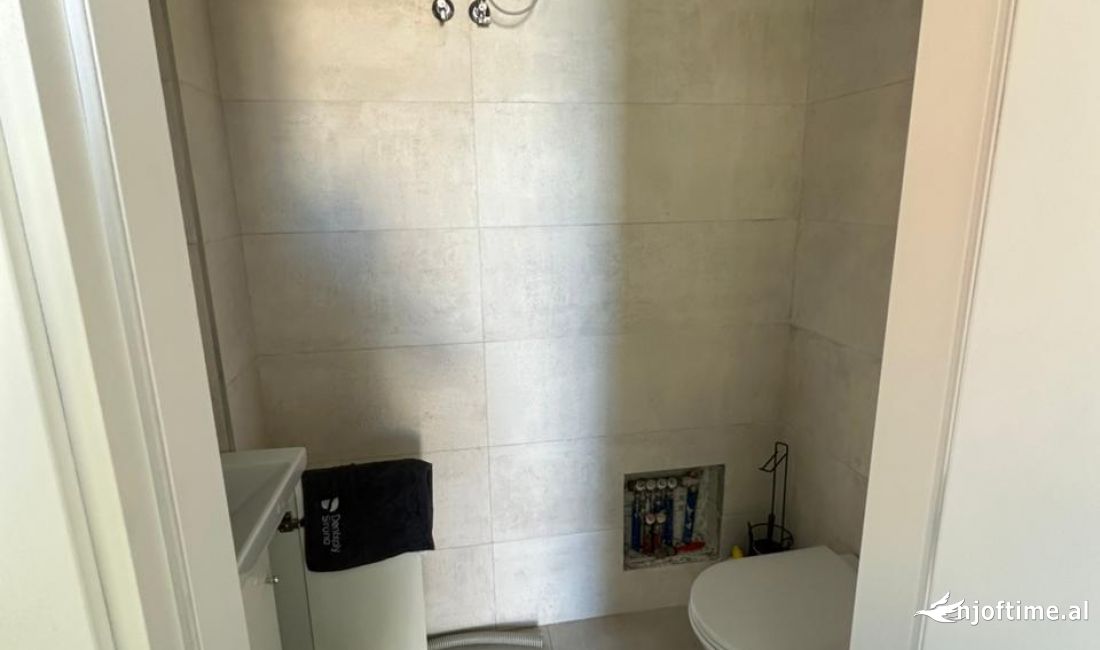 Jepet me qira ambient biznesi prane Stadiumit Dinamo