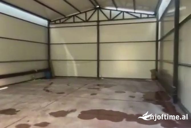 Ambiente Commerciale in Affitto 6+1 a Tirana - 900 Euro