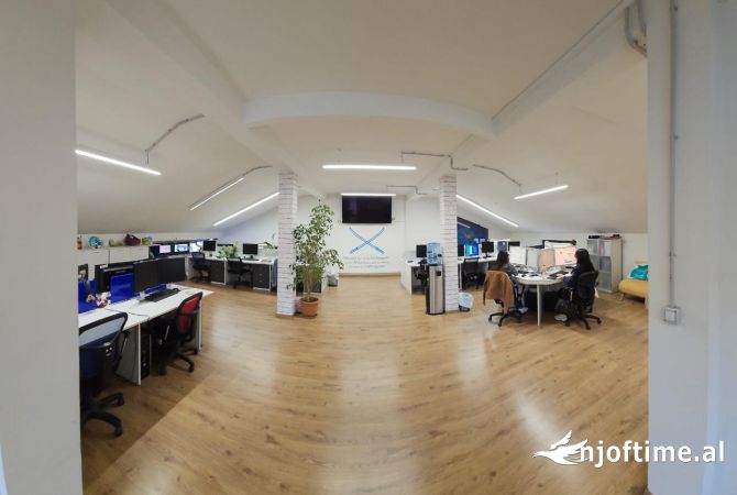 Ambiente Commerciale in Affitto 3+1 a Tirana - 2,999 Euro