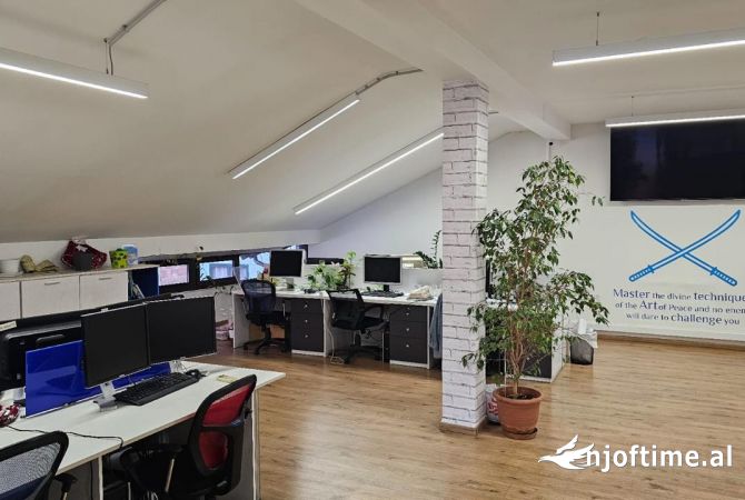 Ambiente Commerciale in Affitto 3+1 a Tirana - 2,999 Euro