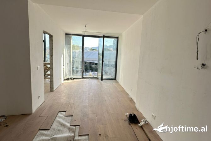 Ambiente Commerciale in Affitto 3+1 a Tirana - 800 Euro