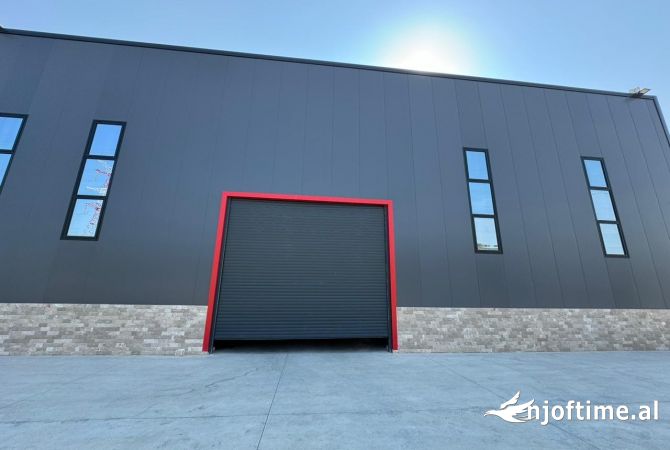 Ambiente Commerciale in Affitto 4+1 a Tirana - 4,600 Euro