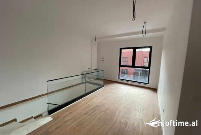 Ambiente Commerciale in Affitto 1+1 a Tirana - 3,499 Euro