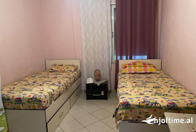 Shtepi ne shitje Apartament ne Tirane, 2+1, Mobilimi E mobiluar, Pagesa 116,999  Euro.
