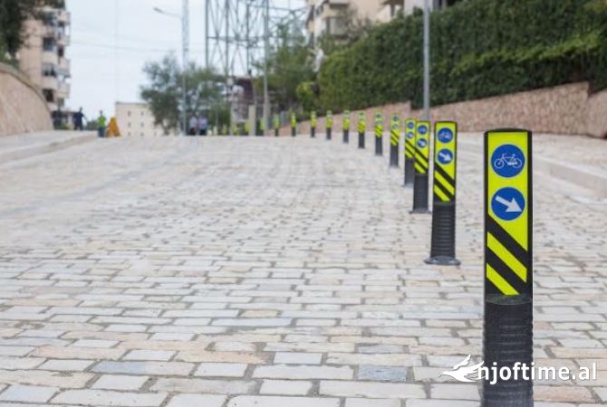 Apartament 2+1+2 per shitje prane Stadiumit AIR ALBANIA