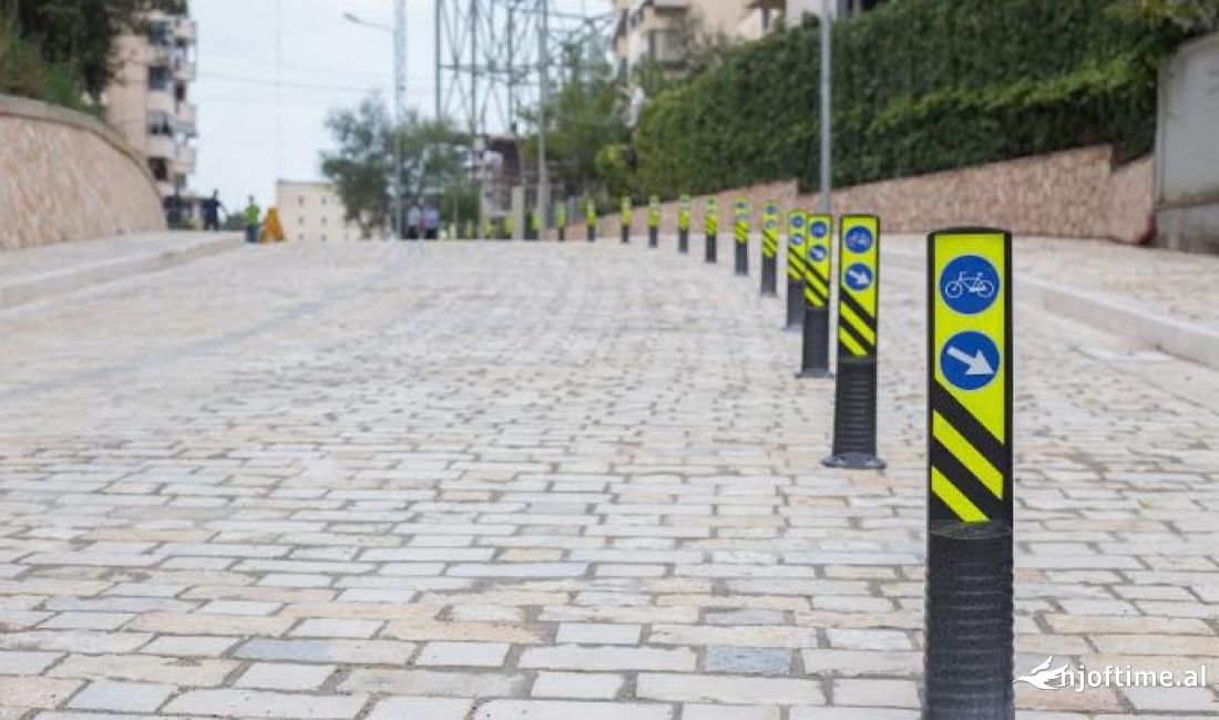 Shtepi ne shitje Apartament ne Tirane, 3+1, Mobilimi E mobiluar, Pagesa 324,999  Euro.