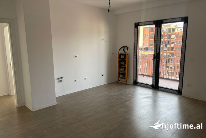 Ambiente Commerciale in Affitto 3+1 a Tirana - 849 Euro