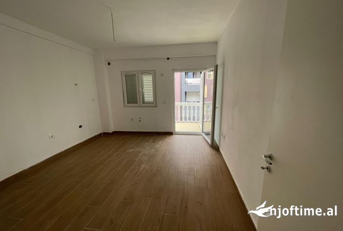 Appartamento in vendita a Tirana 1+1, Vuoto
