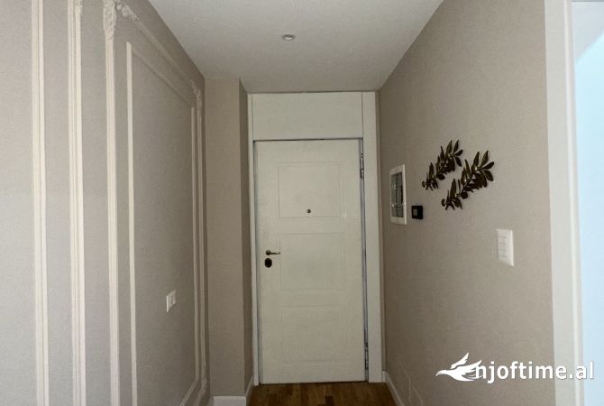 Shtepi ne shitje Apartament ne Tirane, 3+1, Mobilimi E mobiluar, Pagesa 349,980  Euro.