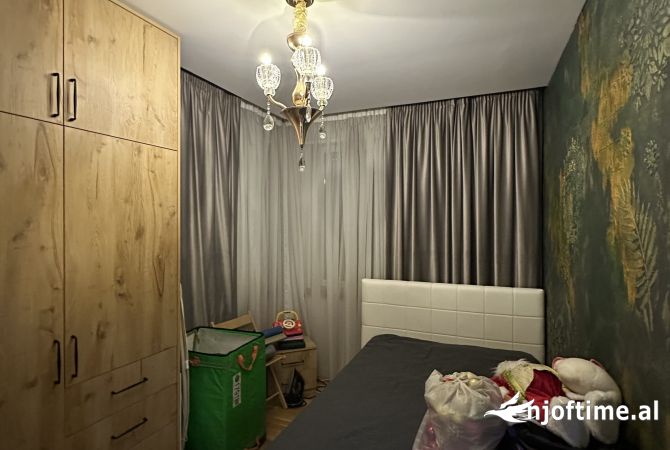 Shtepi ne shitje Apartament ne Tirane, 3+1, Mobilimi E mobiluar, Pagesa 349,980  Euro.