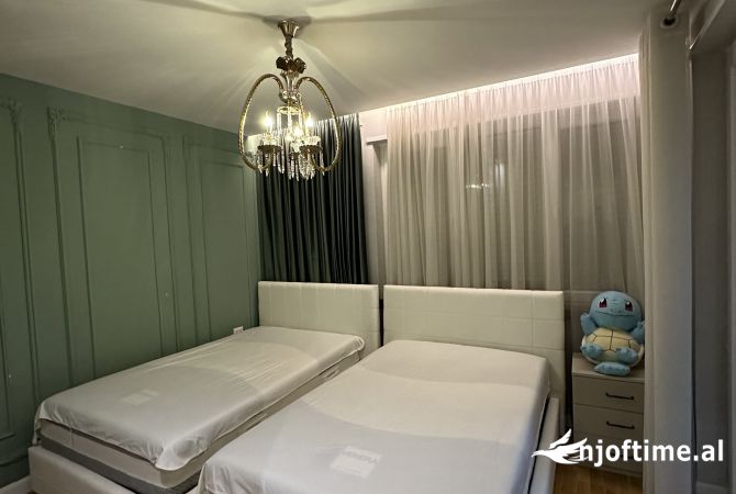 Shtepi ne shitje Apartament ne Tirane, 3+1, Mobilimi E mobiluar, Pagesa 349,980  Euro.