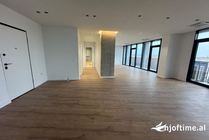 Ambiente Commerciale in Affitto 3+1 a Tirana - 1,499 Euro