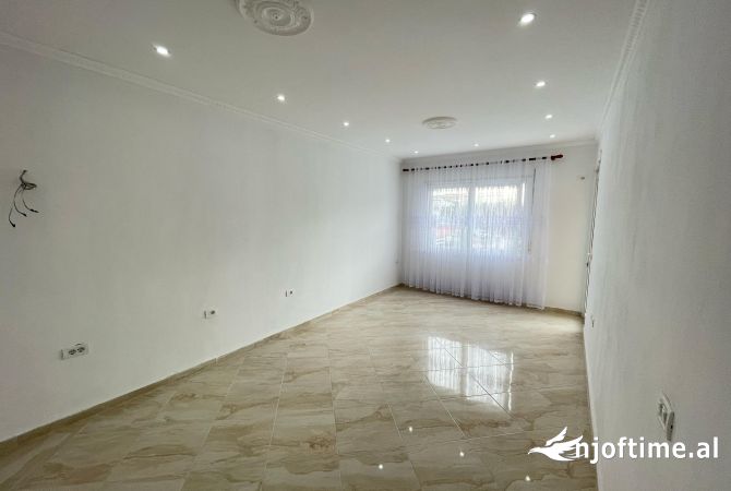 Shtepi ne shitje Apartament ne Tirane, 1+1, Mobilimi Bosh, pa mobiluar, Pagesa 77,989  Euro.