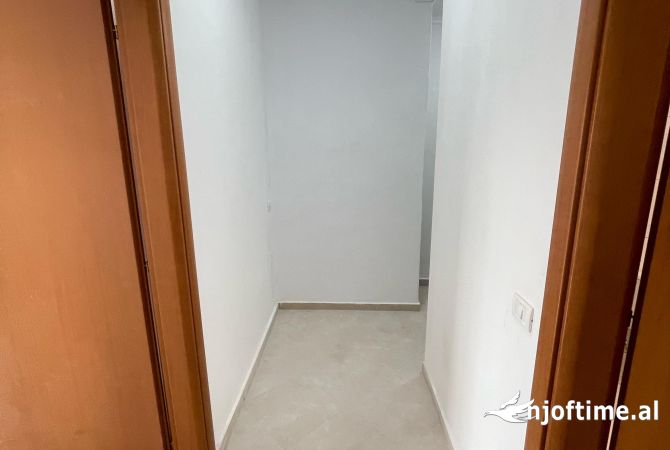 Shtepi ne shitje Apartament ne Tirane, 1+1, Mobilimi Bosh, pa mobiluar, Pagesa 77,989  Euro.