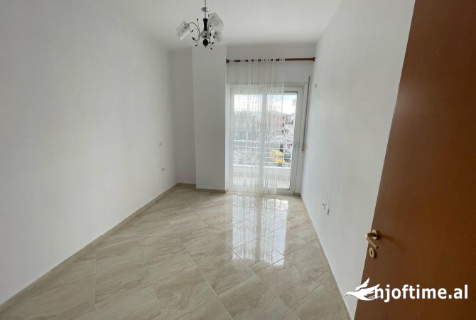 Shtepi ne shitje Apartament ne Tirane, 1+1, Mobilimi Bosh, pa mobiluar, Pagesa 77,989  Euro.