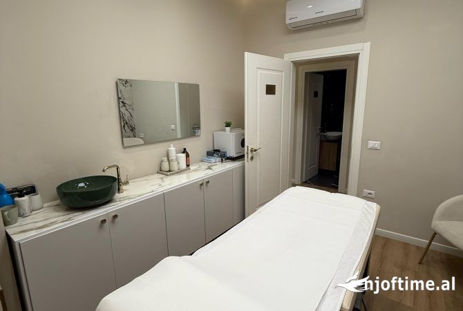  AMBIENT KLINIKE ME QERA PER TE PARKU OLIMPIK KOMUNA E PARISIT