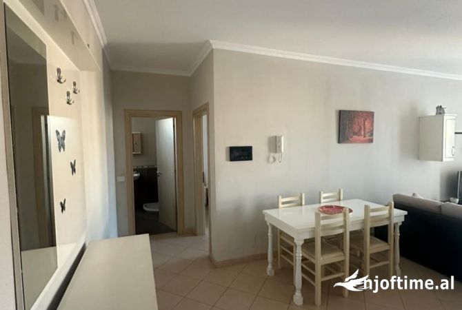 Shtepi ne shitje Apartament ne Tirane, 2+1, Mobilimi E mobiluar, Pagesa 149,989  Euro.