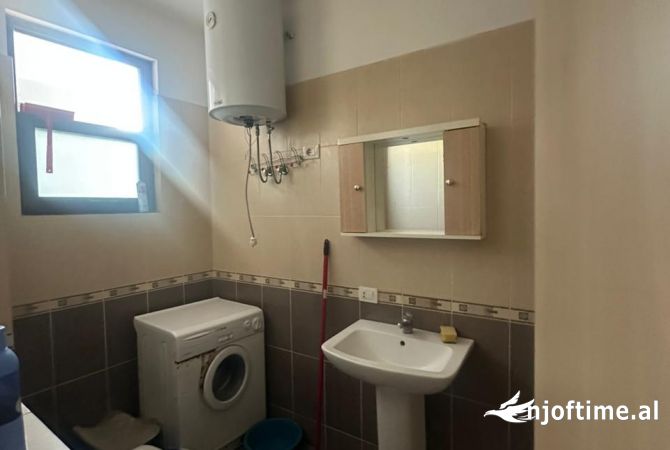 Shtepi ne shitje Apartament ne Tirane, 2+1, Mobilimi E mobiluar, Pagesa 149,989  Euro.