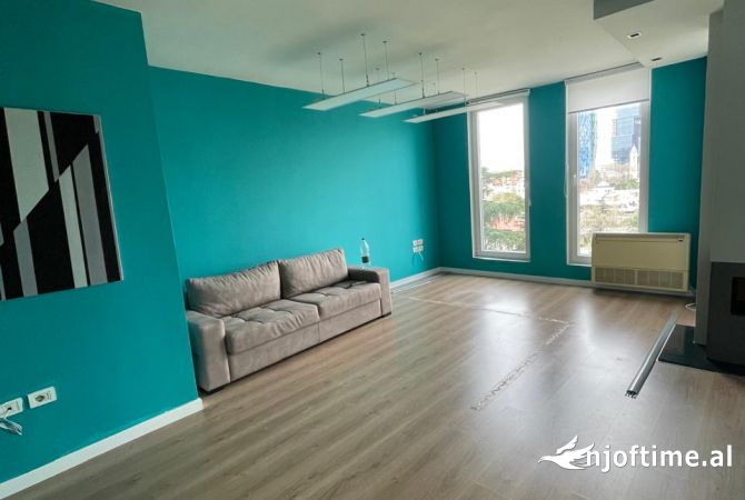 Ambiente Commerciale in Affitto 3+1 a Tirana - 1,198 Euro