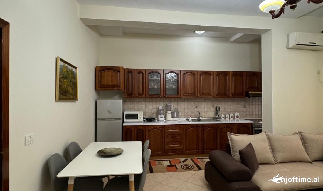 Shtepi me qera Apartament ne Tirane, 1+1, Mobilimi E mobiluar, Pagesa 498  Euro.