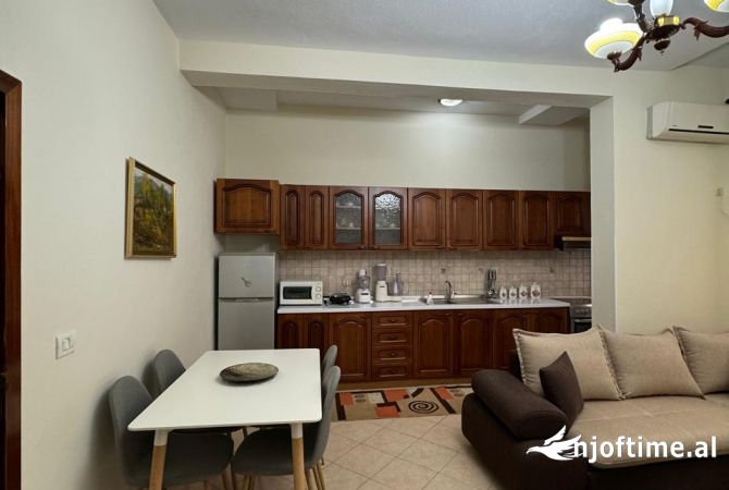 Jepet me qira 1+1 te Rruga e Elbasanit