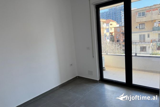 Shtepi me qera Apartament ne Tirane, 1+1, Mobilimi Bosh, pa mobiluar, Pagesa 448  Euro.