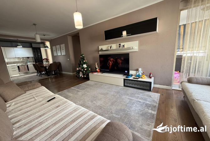 Appartamento in vendita a Tirana 3+1, Arredato