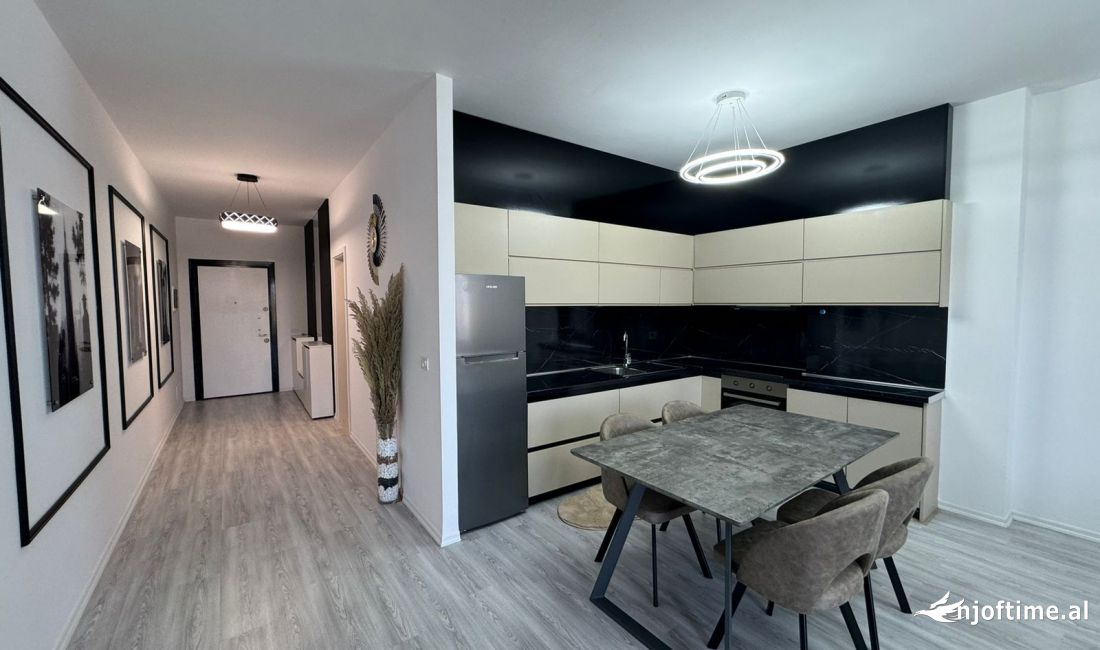 Appartamento in vendita a Tirana 3+1, Arredato