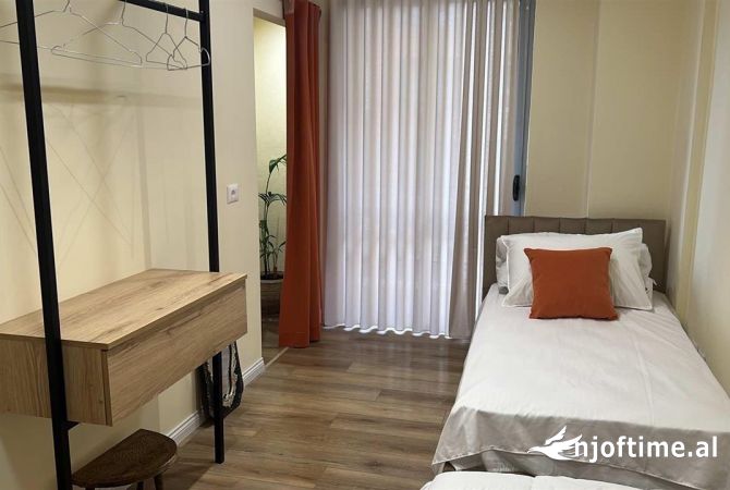 Shtepi me qera Apartament ne Tirane, 2+1, Mobilimi E mobiluar, Pagesa 698  Euro.