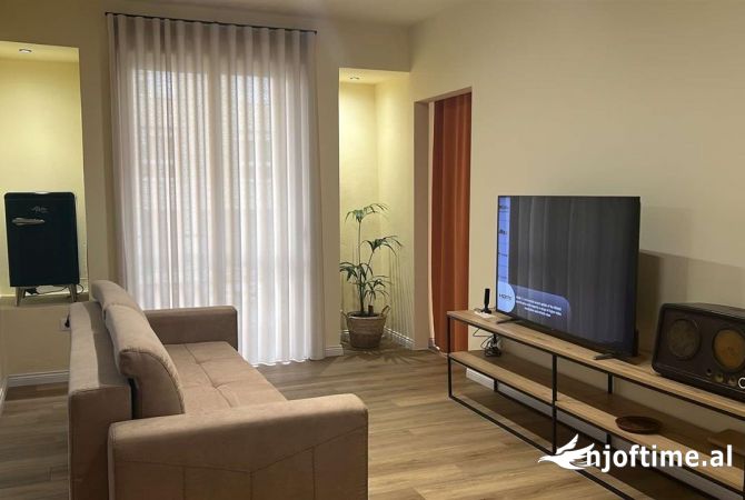 Jepet me qira apartament 2+1 prane Pazarit te Ri
