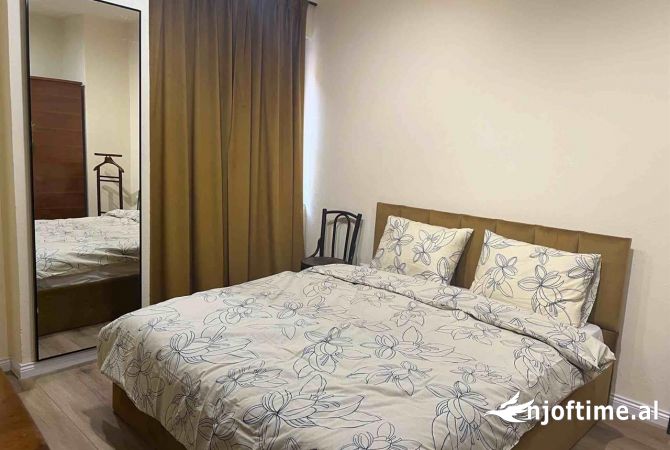 Shtepi me qera Apartament ne Tirane, 2+1, Mobilimi E mobiluar, Pagesa 698  Euro.