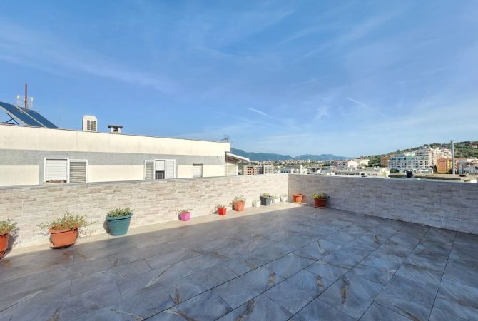  Penthouse Ekskluziv në Shitje te Liqeni i Thatë