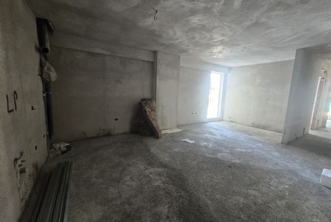Shtepi ne shitje Apartament ne Tirane, 2+1, Mobilimi Bosh, pa mobiluar, Pagesa 137,497  Euro.