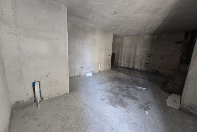 Shtepi ne shitje Apartament ne Tirane, 2+1, Mobilimi Bosh, pa mobiluar, Pagesa 137,497  Euro.