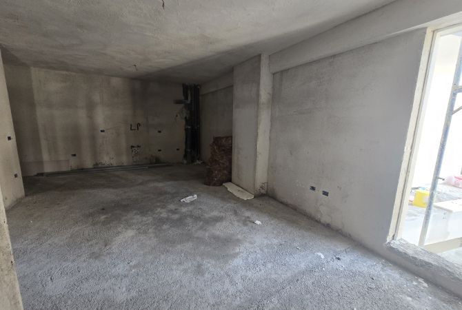 Shtepi ne shitje Apartament ne Tirane, 2+1, Mobilimi Bosh, pa mobiluar, Pagesa 137,497  Euro.