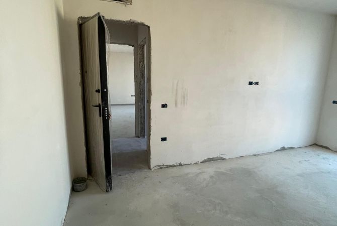 Shtepi ne shitje Apartament ne Tirane, 1+1, Mobilimi Bosh, pa mobiluar, Pagesa 132,250  Euro.