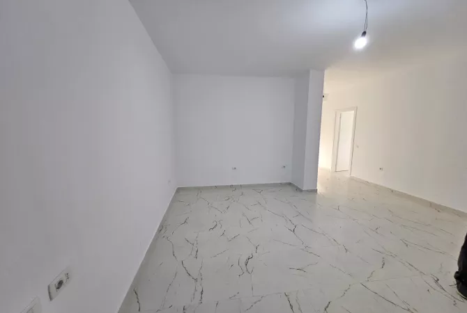  Jepet me Qira  Ambient biznesi ne Qender prane Kafe Flora