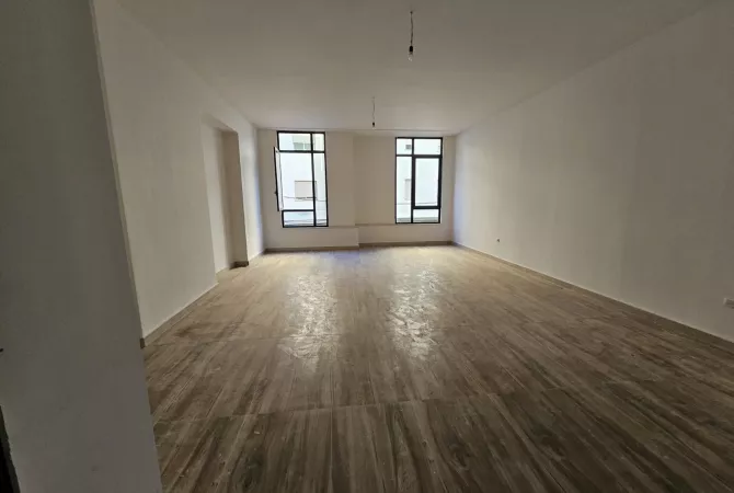 Business Property for Rent 3+1 in Tirana - 1,297 Euro
