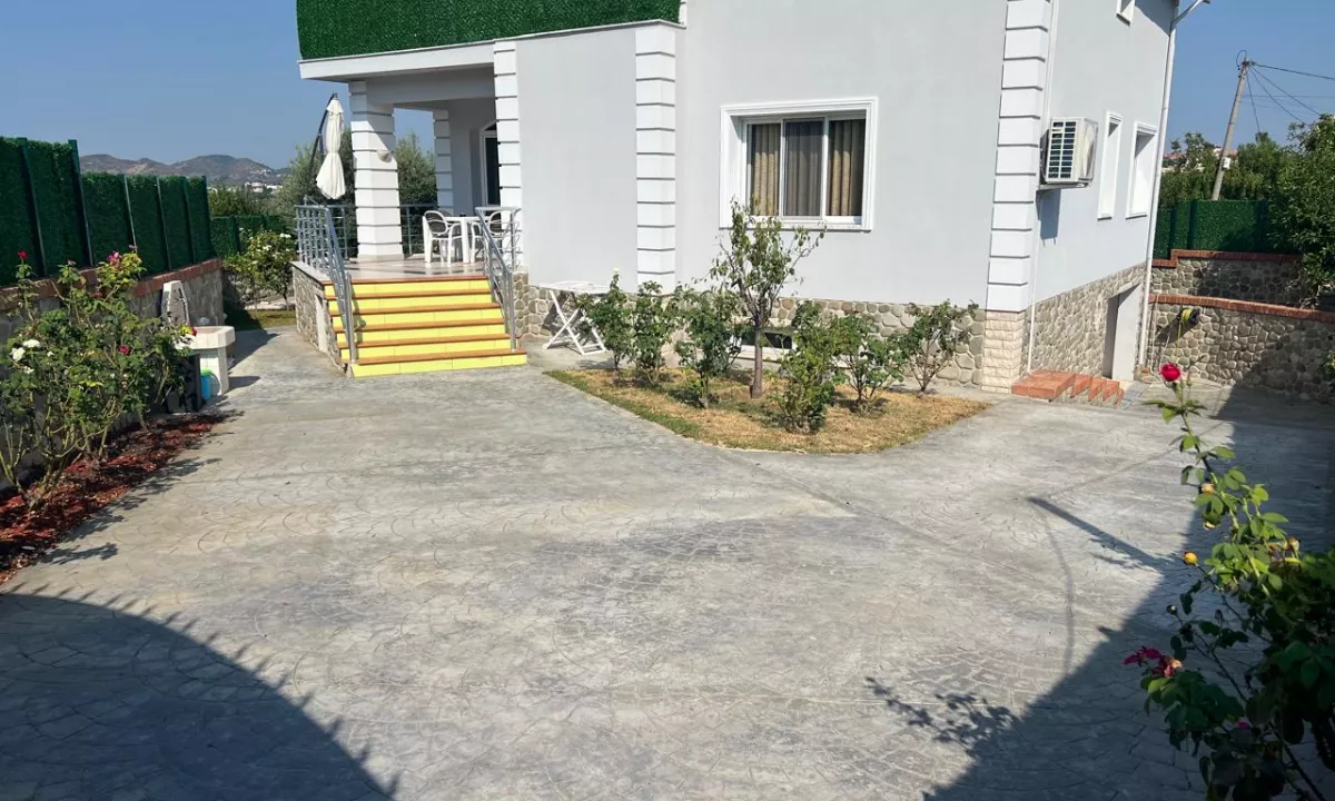 Shtepi me qera Shtepi Private ne Tirane, 4+1, Mobilimi E mobiluar, Pagesa 1,500  Euro.