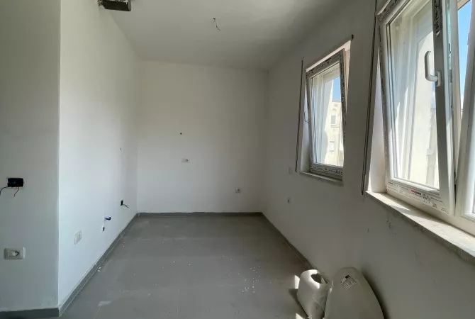 Business Property for Rent 3+1 in Tirana - 650 Euro