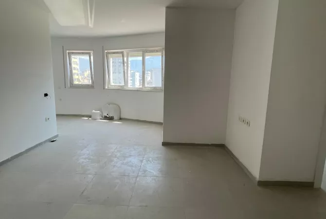 📌 Zyre me Qira 2+1 – Shume prane Qendres