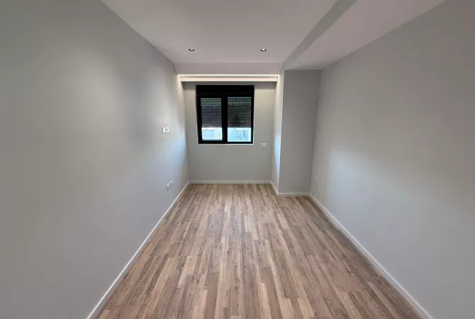 Shtepi ne shitje Apartament ne Tirane, 3+1, Mobilimi Bosh, pa mobiluar, Pagesa 311,175  Euro.