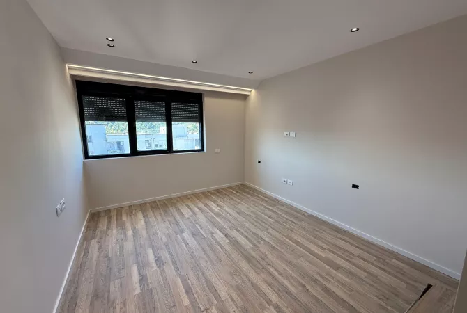Shtepi ne shitje Apartament ne Tirane, 3+1, Mobilimi Bosh, pa mobiluar, Pagesa 311,175  Euro.