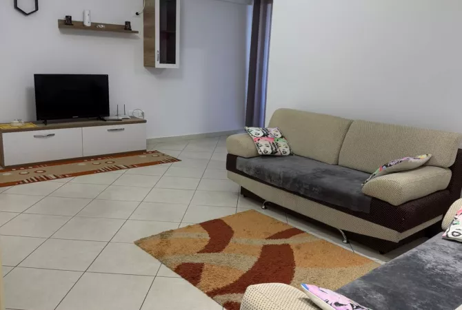 Shtepi me qera Apartament ne Tirane, 2+1, Mobilimi E mobiluar, Pagesa 500  Euro.