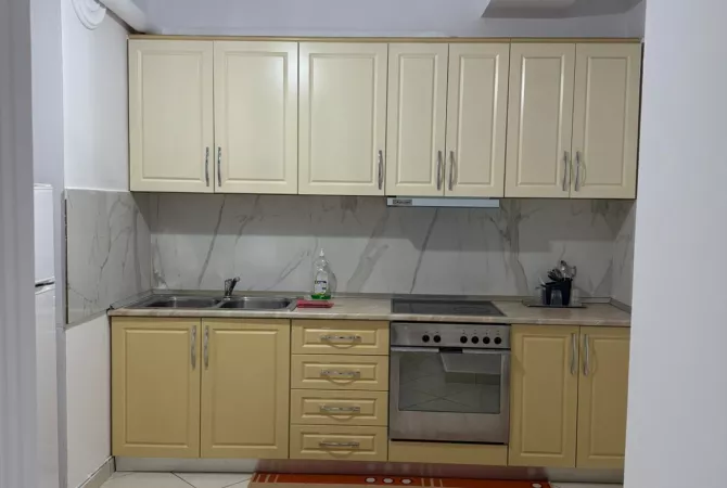 Shtepi me qera Apartament ne Tirane, 2+1, Mobilimi E mobiluar, Pagesa 500  Euro.
