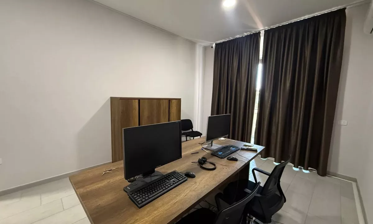 📍 Jepet me Qira Apartament 1+1 per Zyra – Prane Kompleksit Square 21!